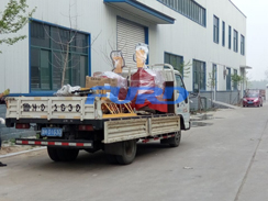 福瑞得機(jī)械手扶壓路機(jī)、框架整平機(jī)已成功裝車及時(shí)發(fā)貨