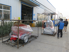福瑞得機械1臺灌縫機，1臺移動燈車，一臺馬路吹風(fēng)機打包裝柜出口新加坡