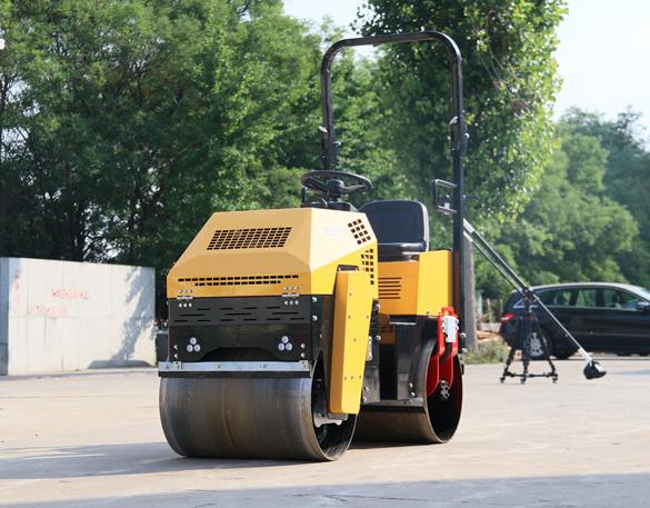 小型壓路機如何散熱呢？